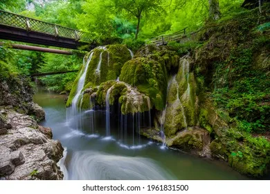 Parcul Național Cheile Nerei-Beușnița – obiectiv turistic