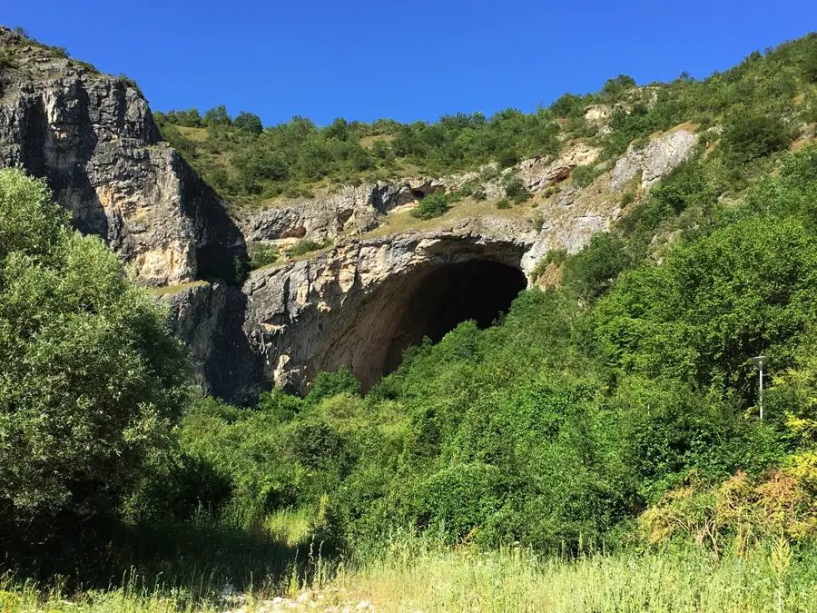 Pesna Cave — Mother Teresa Monument - Zajas (North Macedonia)