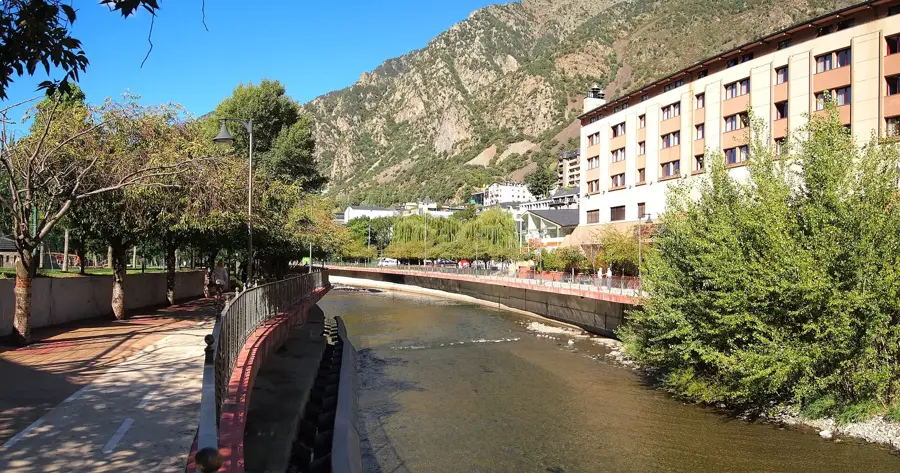 Mauereidechse an Steinmauern — La Comella (Andorra)