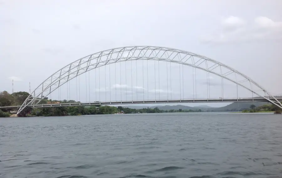 Adomi-Brücke — Begoro (Ghana)