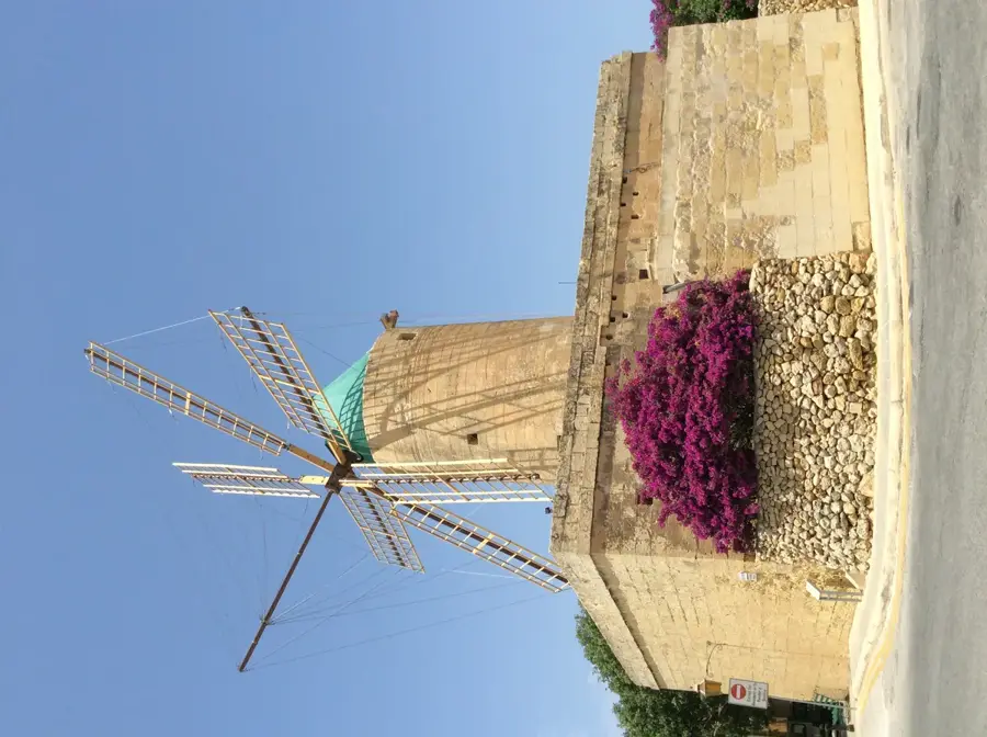 Ta' Mena Gut (Gozo) — Kerċem (Malta)