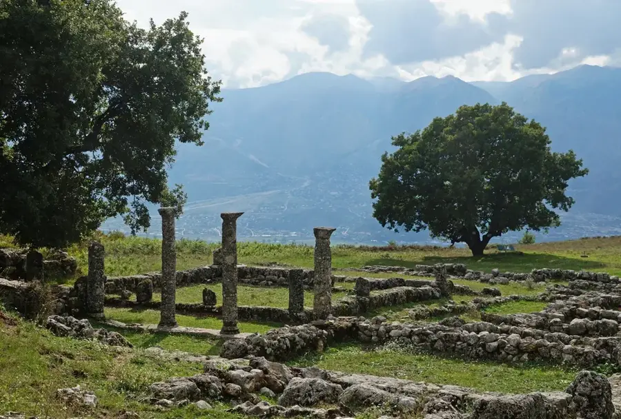 Antigonea — Das Blaue Auge (Albanien)