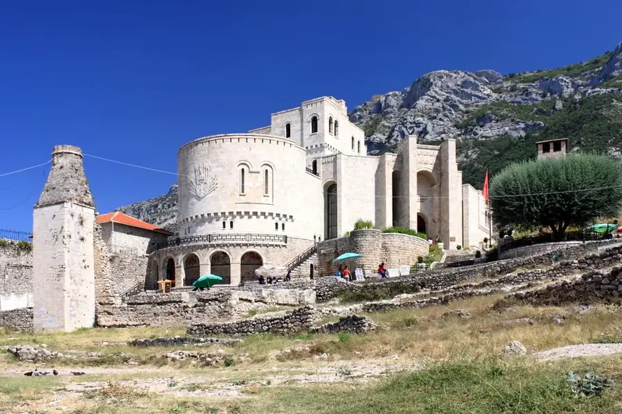 Skanderbeg-Museum — Burg von Lezhë (Albanien)