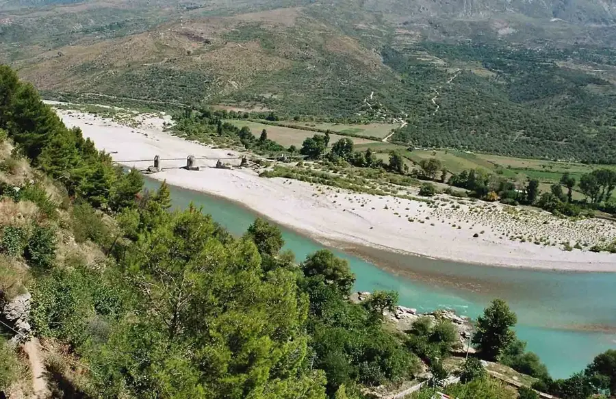 Vjosa-folyó — Llogara-hágó (Albánia)