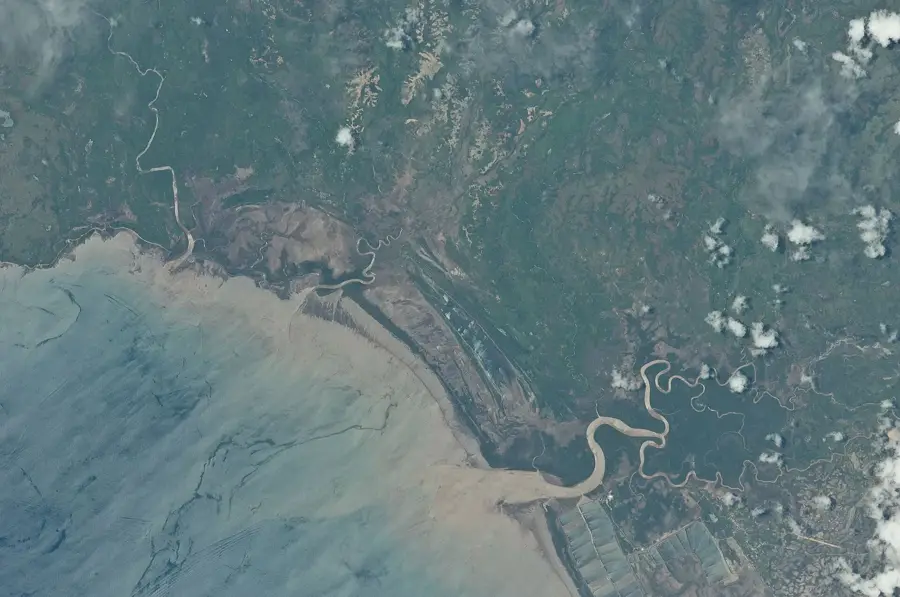 Fabrica de zahăr Ambilobe — Farul Cap Miné (Madagascar)