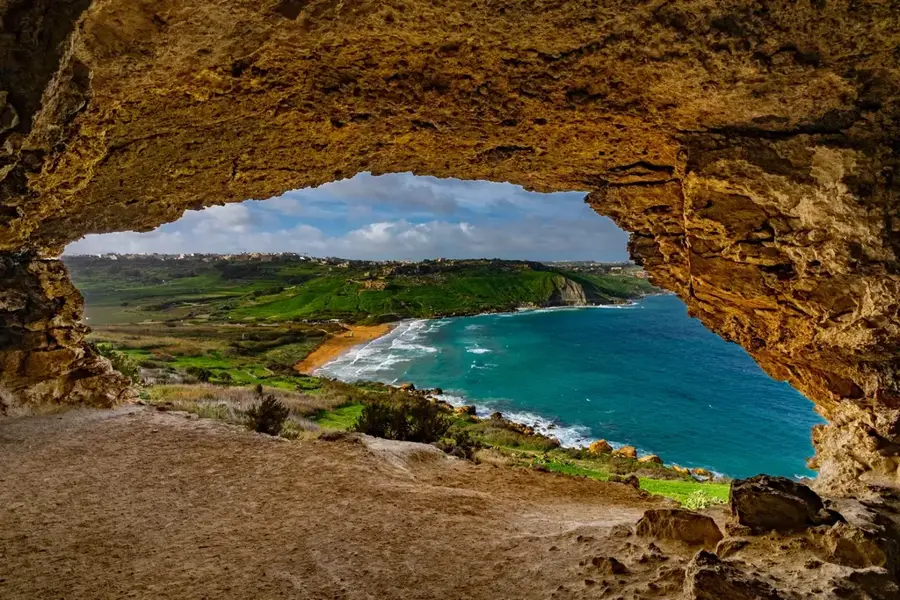 Għajn Barrani (Gozo) — San Blas Bay (Malta)