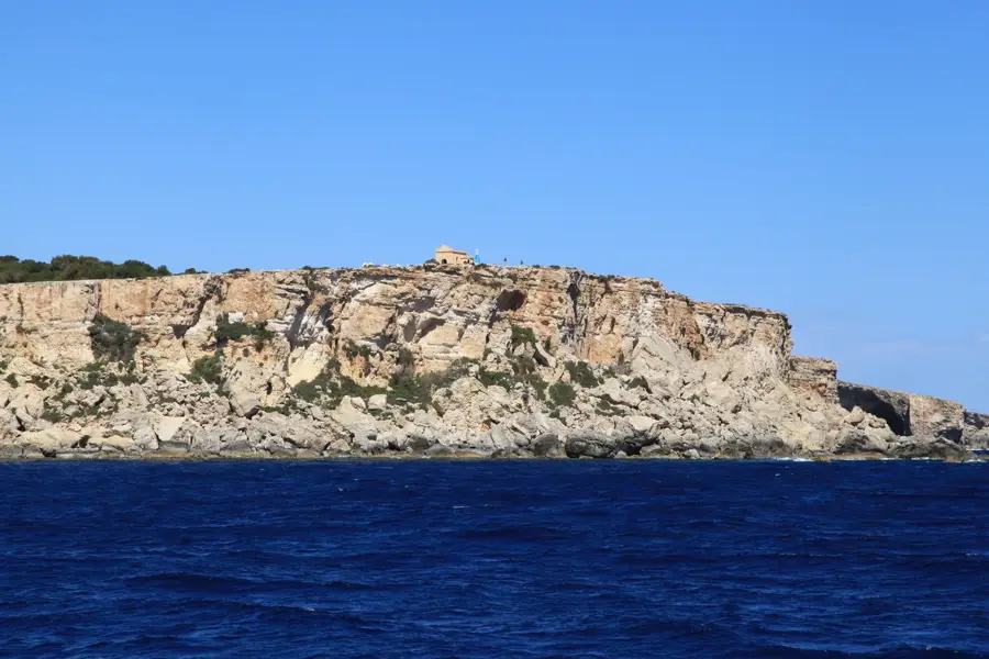 L-Rdum tal-Madonna — Ta' Kenuna Tower (Malta)