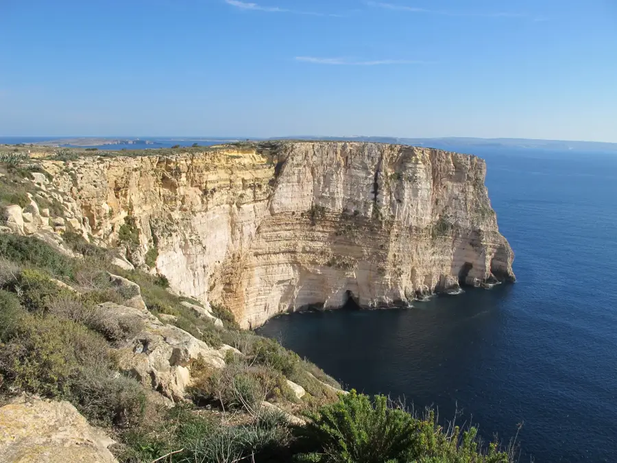 Ta' Cenc Klippen (Gozo) — Qala (Malta)