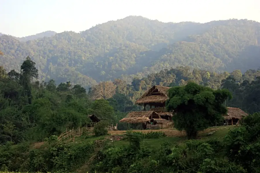 Cordiliera Annamită (Laos) — Sakon Nakhon (Thailanda)