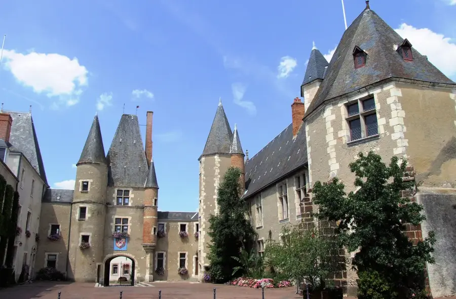 Aubigny-sur-Nère – city
