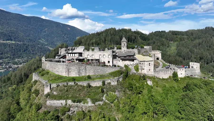 Castelul Finstergrün — Spittal an der Drau (Austria)
