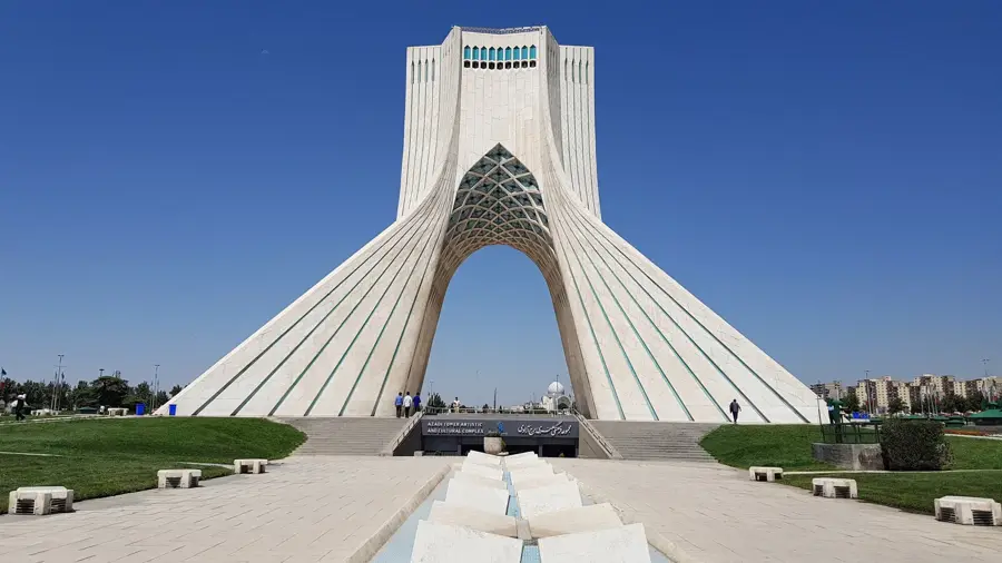 Freiheitsturm — Tabiat-Brücke (Iran)