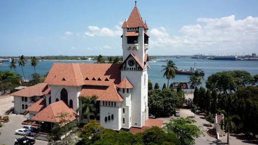 Azania-Front-Kirche — Arusha-Park (Tansania)