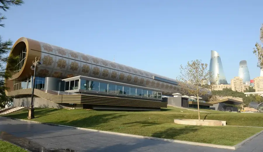 Aserbaidschanisches Teppichmuseum — Ateschgah (Aserbaidschan)