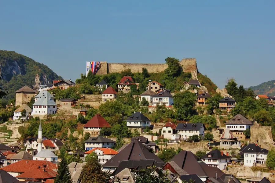 Jajce Festung und Wasserfall — Festung Travnik (Bosnien und Herzegowina)