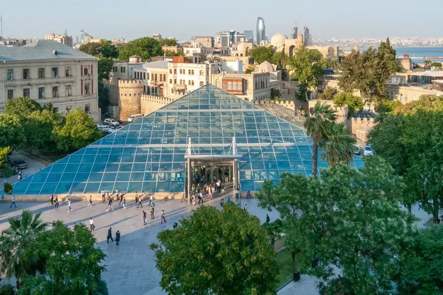 Botanischer Zentralgarten Baku — Bibi-Heybat-Moschee (Aserbaidschan)