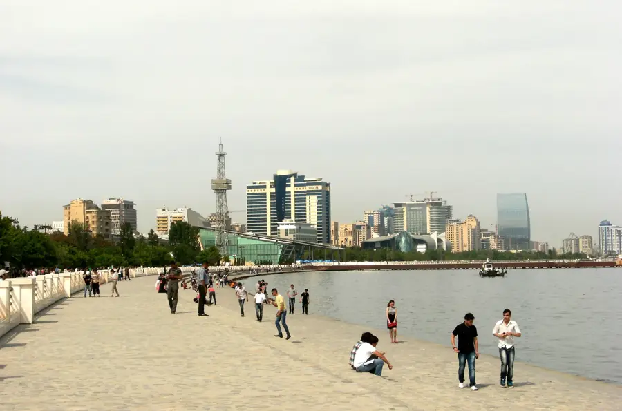 Baku-Boulevard — Bibi-Heybat-Moschee (Aserbaidschan)