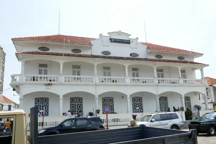 Banca Centrală — Podul peste râul Água Grande (São Tomé și Príncipe)
