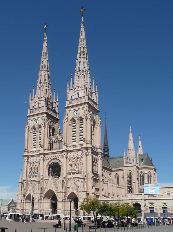 Basilika von Luján — Kinderrepublik (Argentinien)
