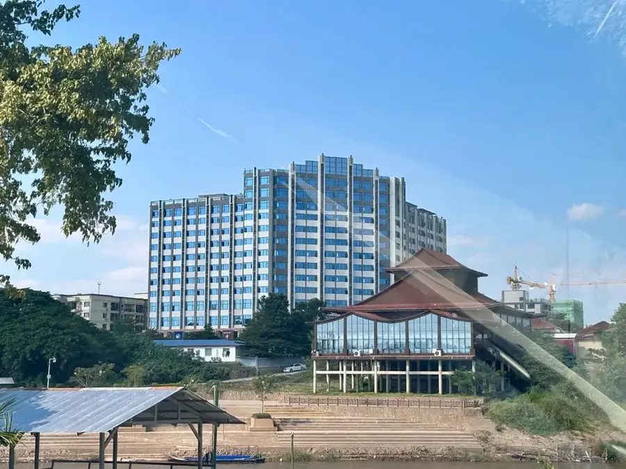 Centrul Comercial de Frontieră Bavet — Bạc Liêu (Vietnam)