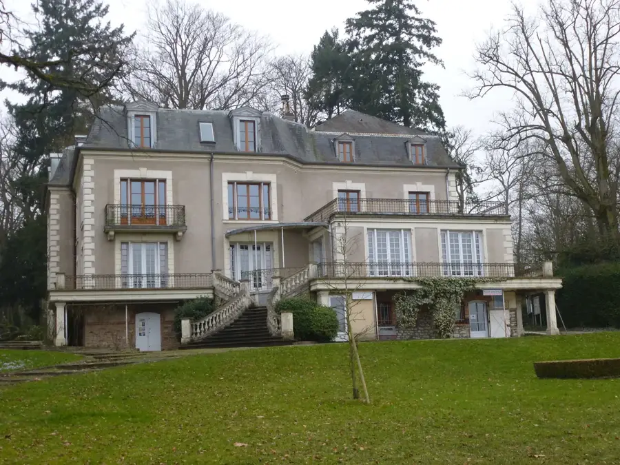 Bois-le-Roi – city