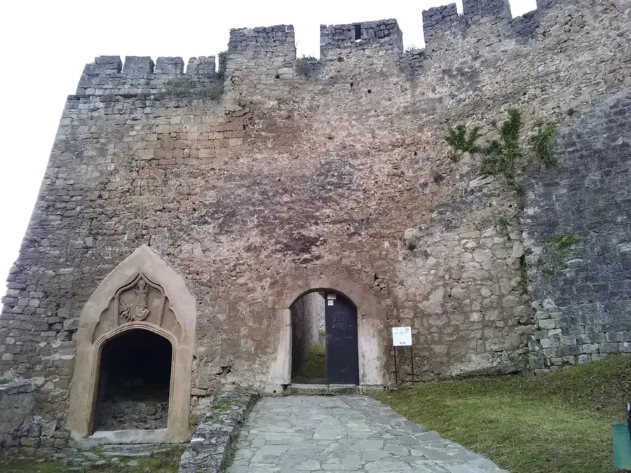 Festung Jajce — Jajce Festung und Wasserfall (Bosnien und Herzegowina)