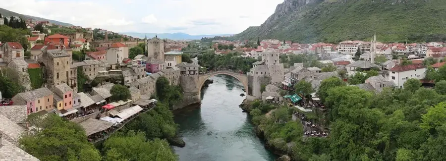 Friedensglockenturm Mostar — Međugorje (Bosnien und Herzegowina)