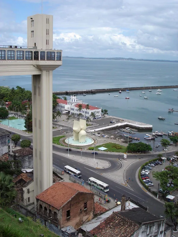 Lacerda felvonó — A Jóistent dicsőítő bazilika (Brazília)