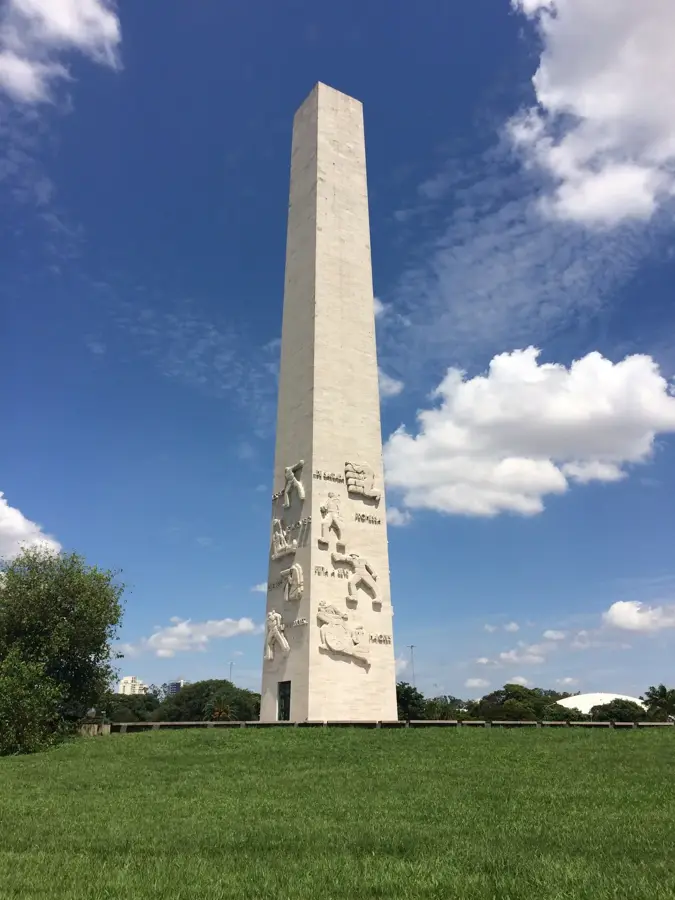 Obelisk von Ibirapuera — Kunstmuseum São Paulo (MASP) (Brasilien)
