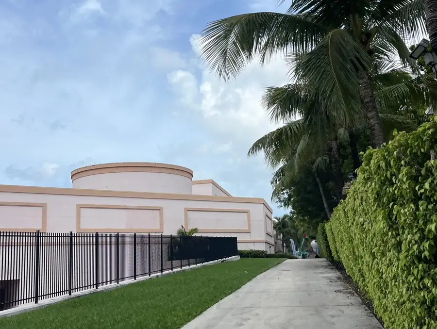 Gun Hill Lighthouse — Fort Montagu (Bahamas)
