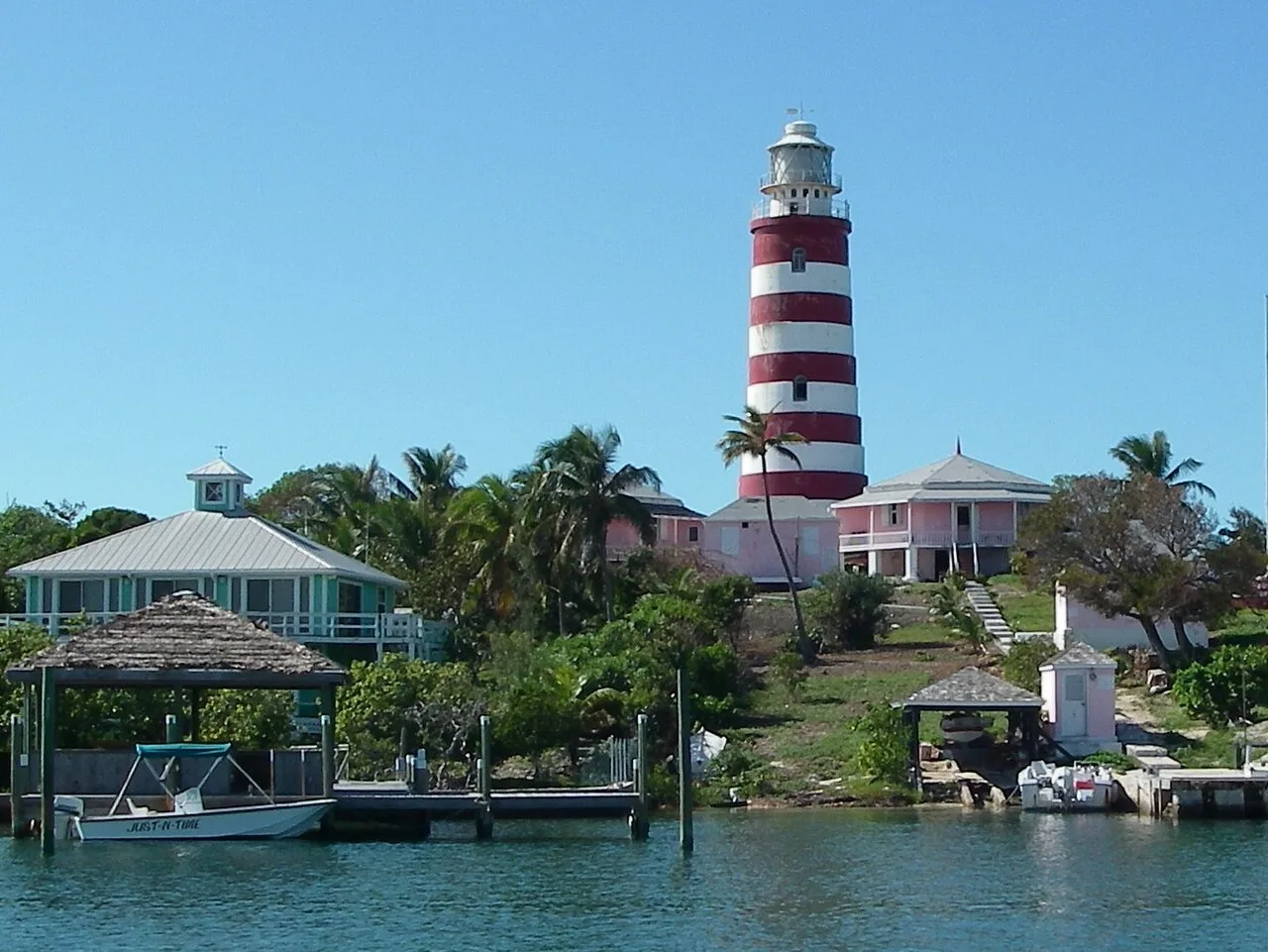 Wyannie Malone Historical Museum — Hope Town Lighthouse (Bahamas)