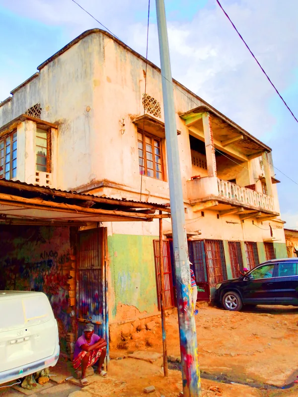 Kolonialviertel von Bujumbura — Intwari Stadion (Burundi)