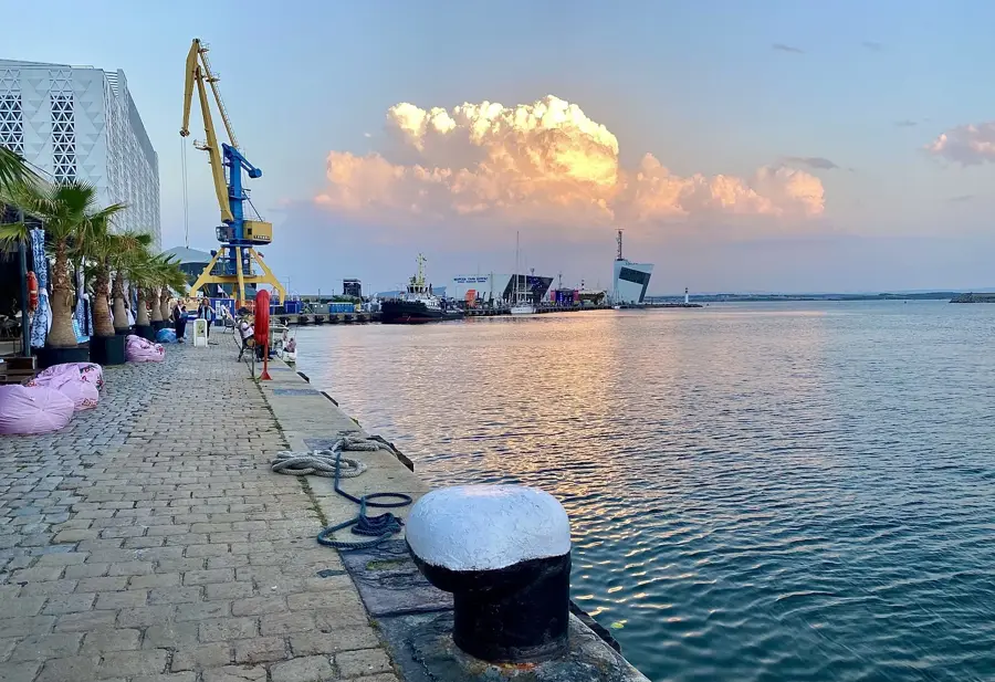 Batenberg (Burgas) — Jabal Salma (Saudi Arabia)