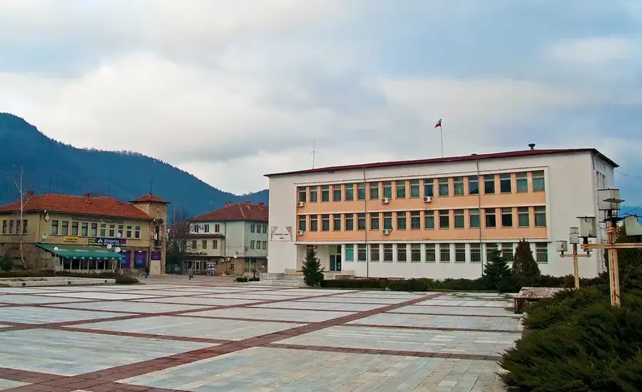 Etropole — Vratsa Karst Plateau (Bulgaria)