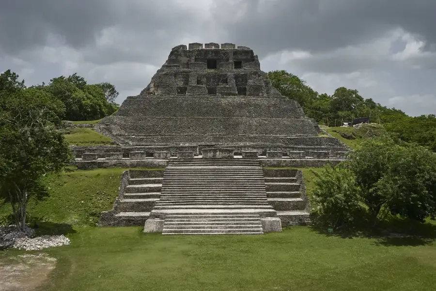 Xunantunich — Caracol (Belize)