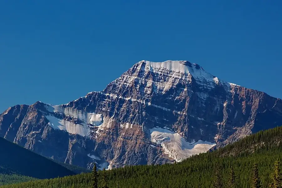Mount Edith Cavell — Great Bear Lake (Canada)