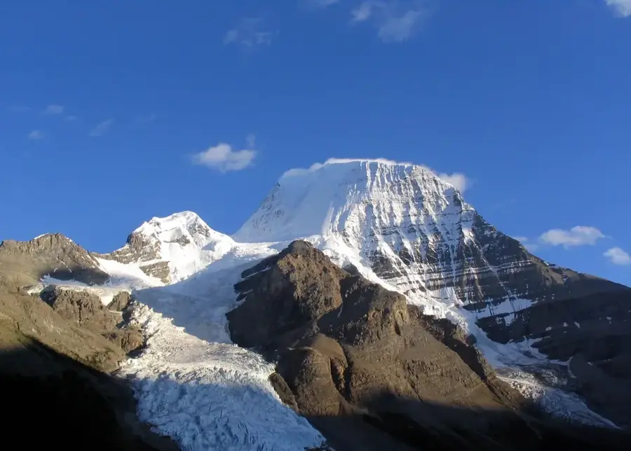 Mount Robson — Great Bear Lake (Canada)