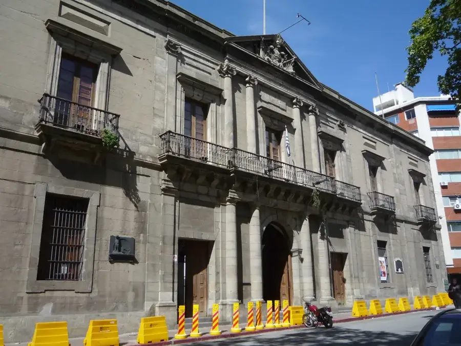Cabildo von Montevideo — Freihafen Montevideo (Uruguay)