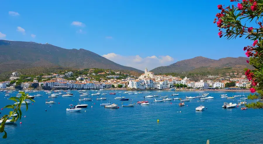 Cadaqués — Dolow (Somalia)