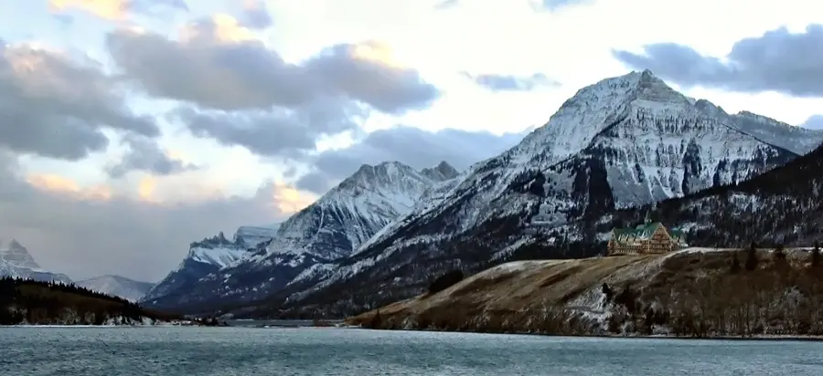 Banff / Waterton — Airdrie (Canada)