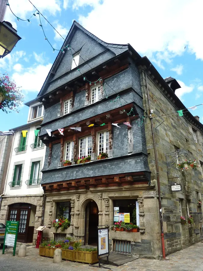 Carhaix-Plouguer – city