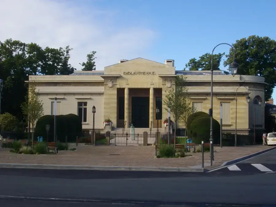 Carnegie-Bibliothek — Kathedrale der Unbefleckten Empfängnis (Seychellen)