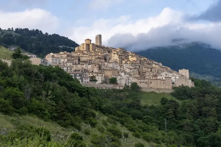 Castel del Monte — Sassi di Matera (Italia)