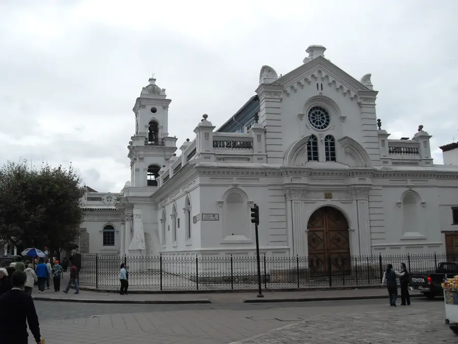 Catedral Vieja de Cuenca — Industriepark Cuenca (Ecuador)
