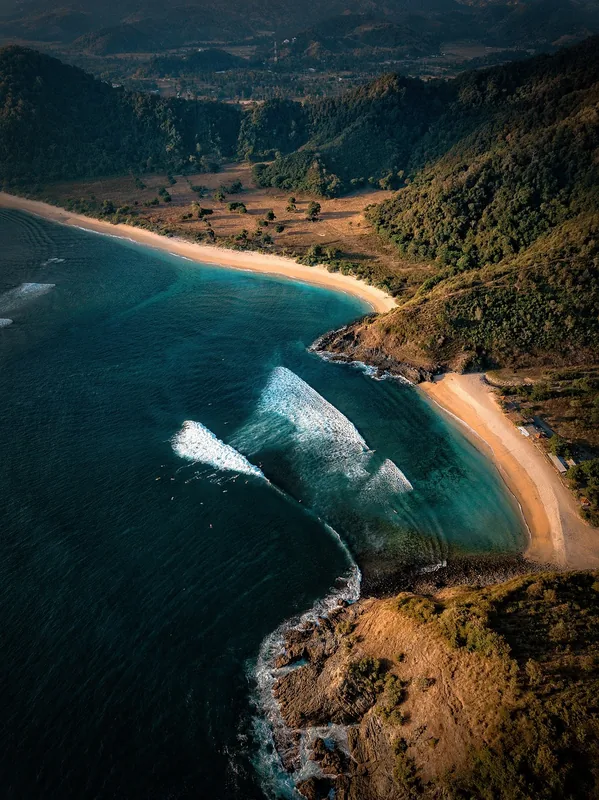 Cayos Cochinos Marine Reserve — Talgua Caves (Honduras)