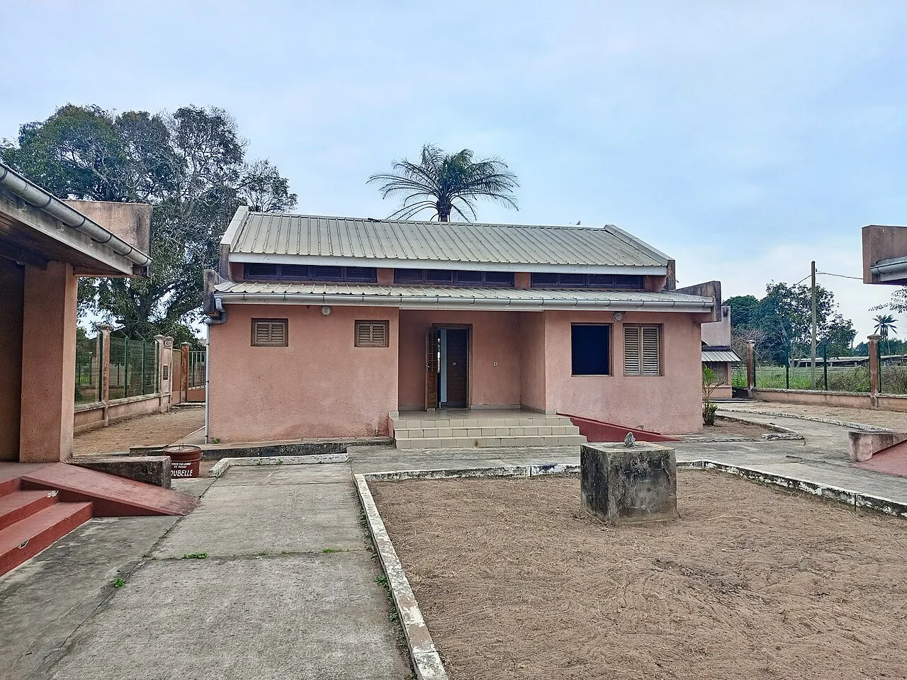 Ma-Loango Royal Palace — Atlantic Ocean (Congo - Brazzaville)