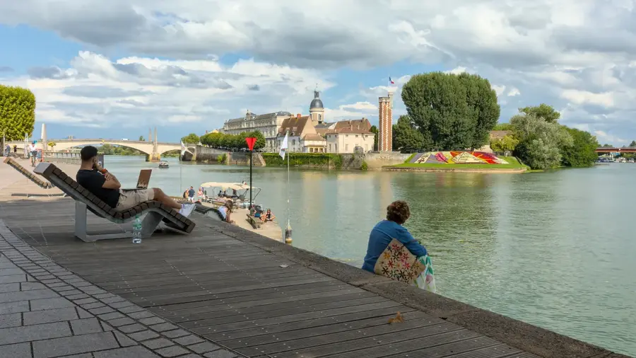 Chalon-sur-Saône — El Buur (Szomália)