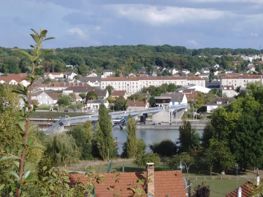 Champagne-sur-Seine – city