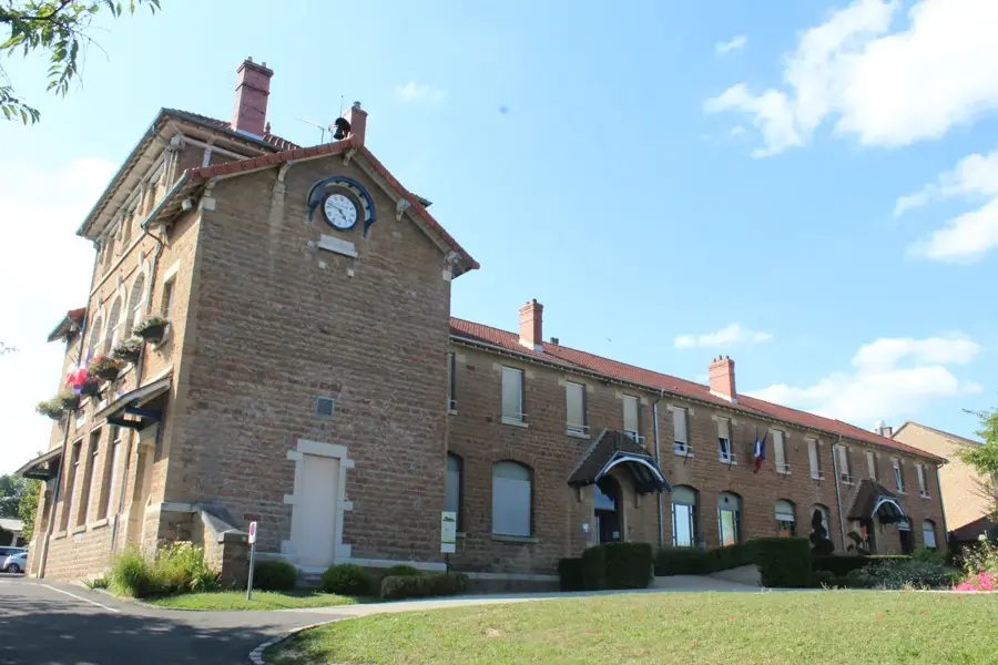 Charnay-lès-Mâcon — El Buur (Szomália)