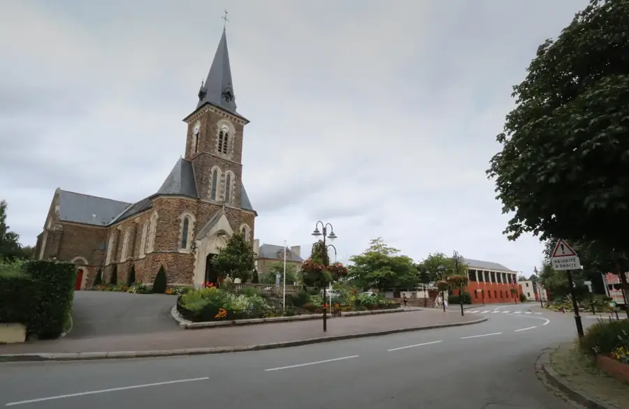 Chartres-de-Bretagne – city